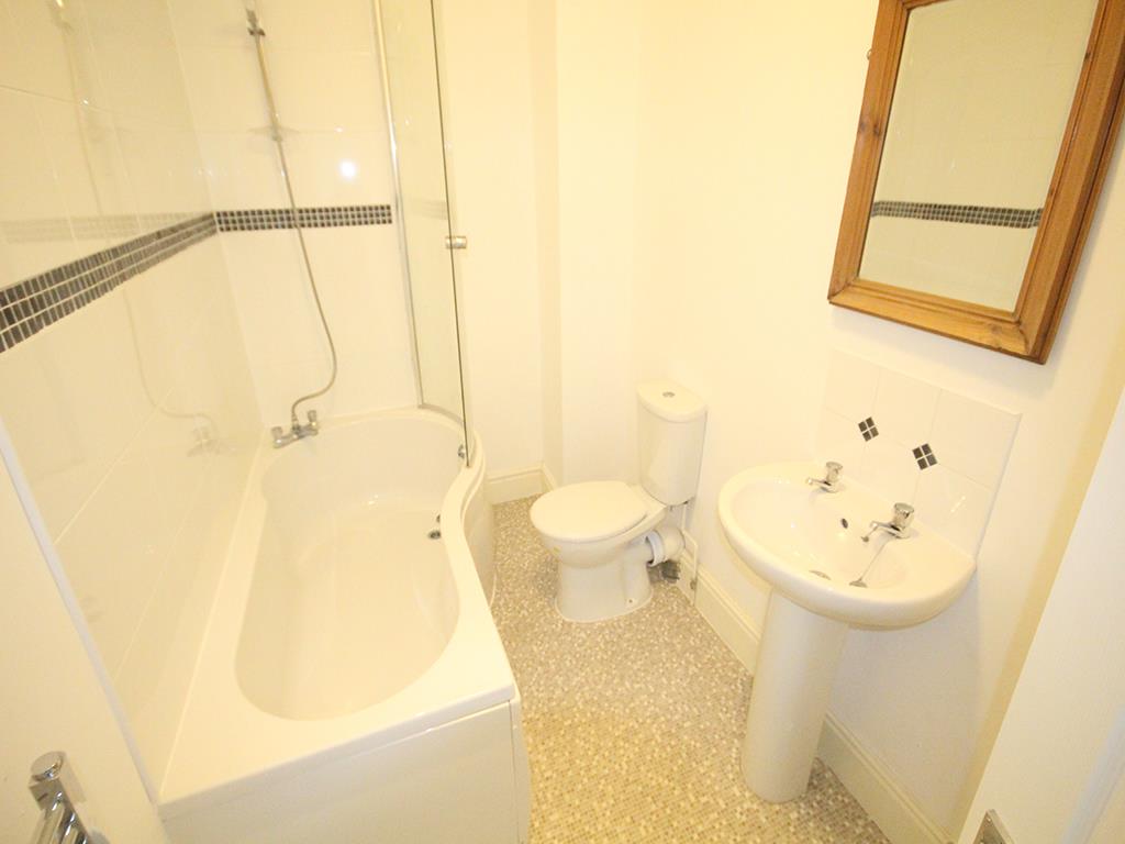 3 bedroom mid terrace house To Let in Barnoldswick - IMG_6994.jpg